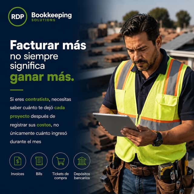 Promo graphic on navy: a contractor in a safety vest checking a tablet — “Facturar más no siempre significa ganar más”, on tracking each project's costs