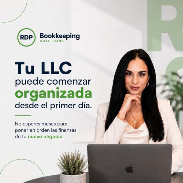 Promo graphic: Ruth Delgado at a laptop — “Tu LLC puede comenzar organizada desde el primer día”